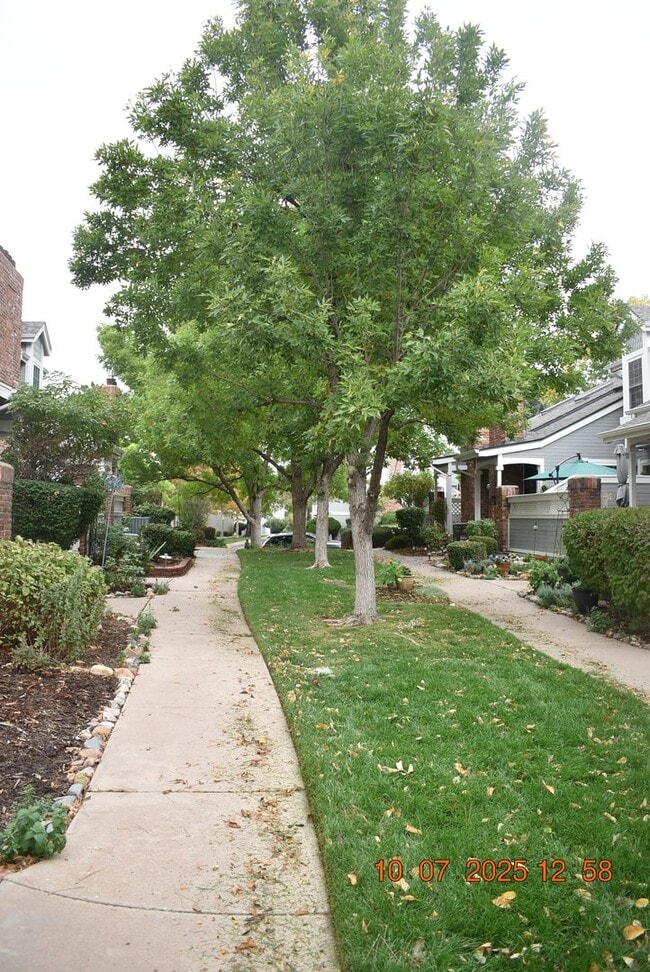 2890 W Long Cir in Littleton, CO - Building Photo - Building Photo