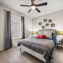13005 Heinemann Dr in Austin, TX - Building Photo - Building Photo