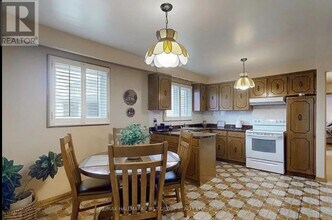 23 St Paschal Ct in Toronto, ON - Building Photo - Building Photo