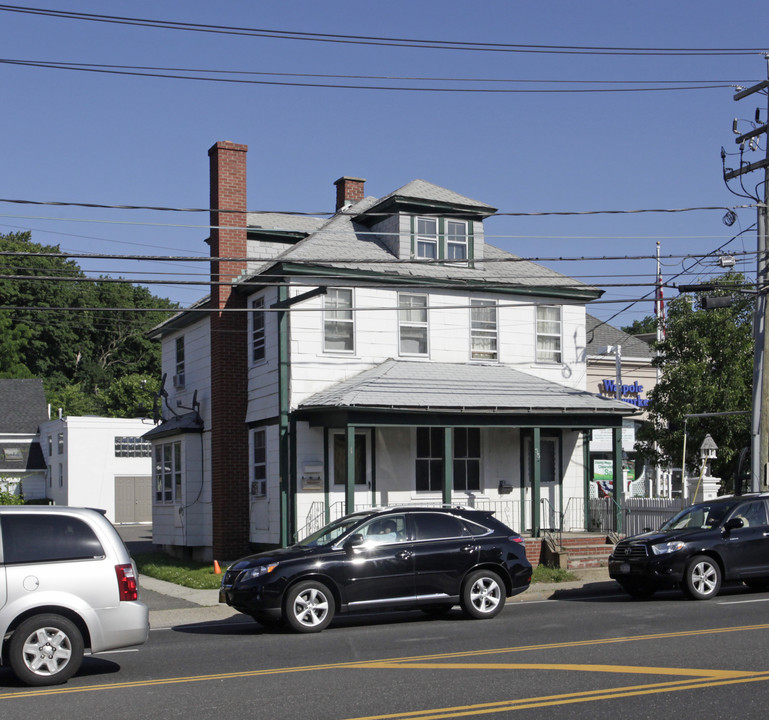 55 Glen Cove Rd in Greenvale, NY - Building Photo