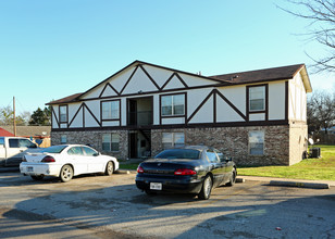 Pecan Tree Square in Grandview, TX - Building Photo - Building Photo