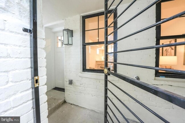 812 6th St NE, Unit 161 in Washington, DC - Building Photo - Building Photo