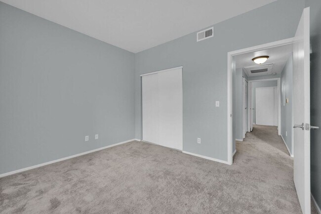 5655 E Sahara Ave in Las Vegas, NV - Building Photo - Building Photo
