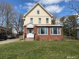 316 W Main St in Milford, CT - Building Photo