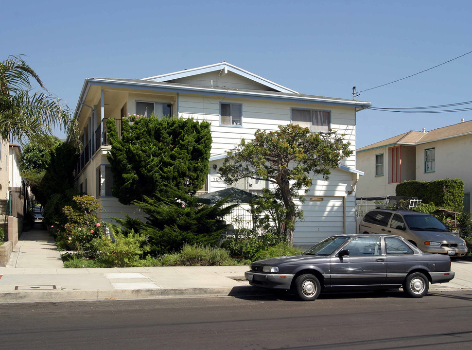 704 W 40th St in San Pedro, CA - Foto de edificio