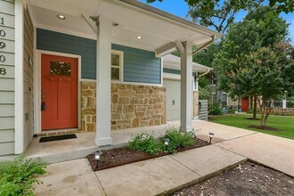 10908 Railway Ln in Austin, TX - Building Photo - Building Photo