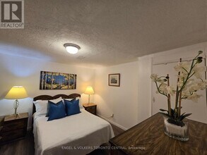 9 Shademaster Ct in Toronto, ON - Building Photo - Building Photo