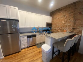 14 Wigglesworth St, Unit 1 in Roxbury Crossing, MA - Building Photo - Building Photo