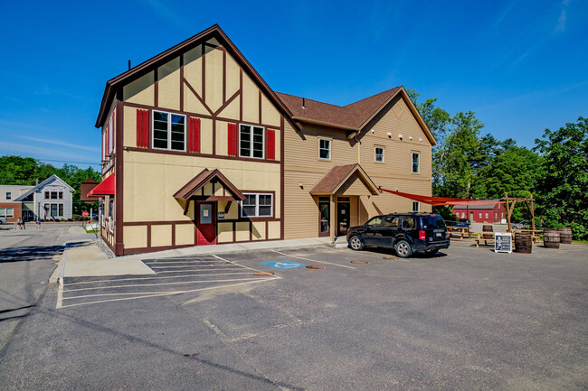 2 Cottage St in Bridgton, ME - Foto de edificio - Building Photo