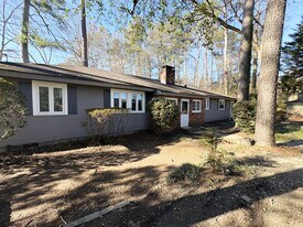 4061 Lower Roswell Rd in Marietta, GA - Building Photo