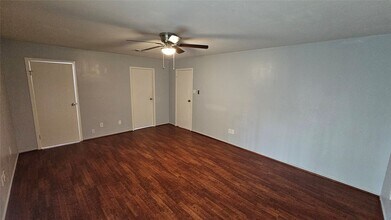 975 N Red Cedar Cir in The Woodlands, TX - Foto de edificio - Building Photo