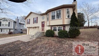 610 SE Steeple Ln in Blue Springs, MO - Building Photo