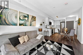 700 Sheppard Ave W in Toronto, ON - Building Photo - Building Photo