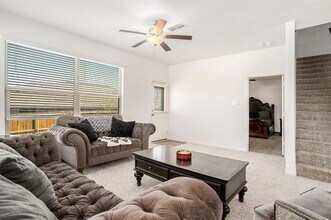 921 Primrose Dr in Sanger, TX - Building Photo - Building Photo