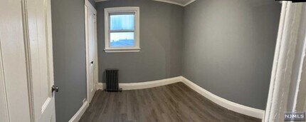 163 Michigan-Unit -2ndfl &3rdfr in Paterson, NJ - Building Photo - Building Photo