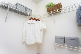 Potomac Woods Senior Living in Woodbridge, VA - Foto de edificio - Building Photo