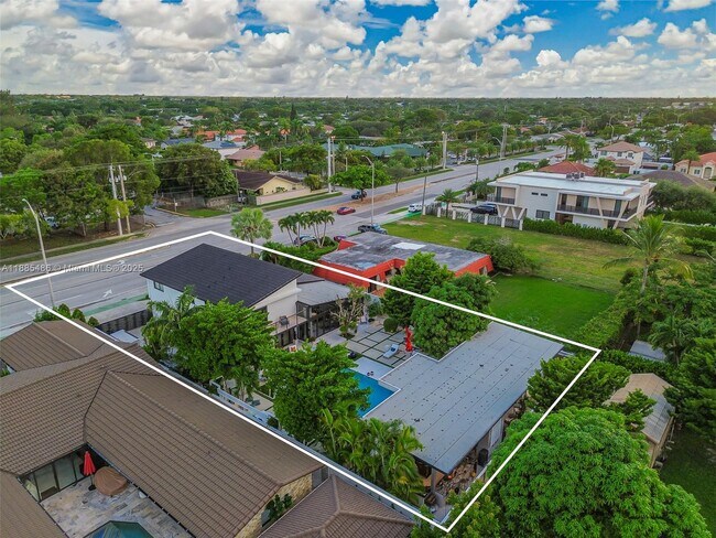 8761 SW 56th St in Miami, FL - Building Photo - Building Photo
