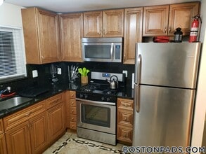 21 Oxford Cir in Belmont, MA - Building Photo - Building Photo