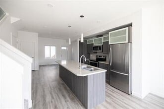 15020-15099 99 Ave NW in Edmonton, AB - Building Photo - Building Photo