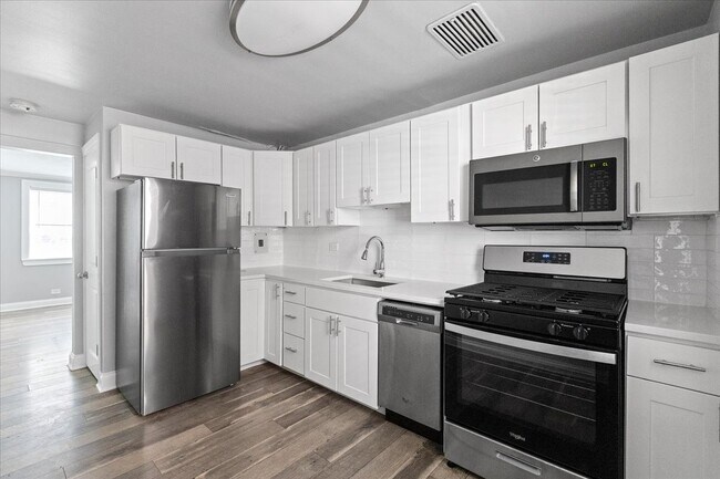 6705 N California Ave in Chicago, IL - Building Photo - Building Photo