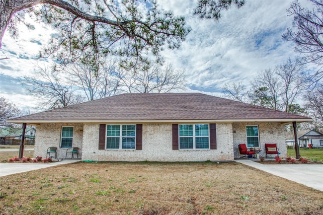 property at 712 Seven Oaks Rd