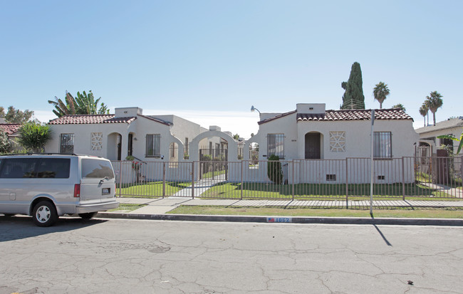 1052 W 105th St in Los Angeles, CA - Building Photo - Building Photo