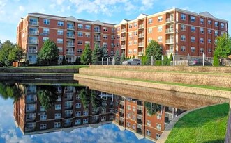 1 Itasca Pl, Unit 121 in Itasca, IL - Building Photo