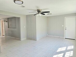 532 Bayshore Dr in La Porte, TX - Building Photo - Building Photo