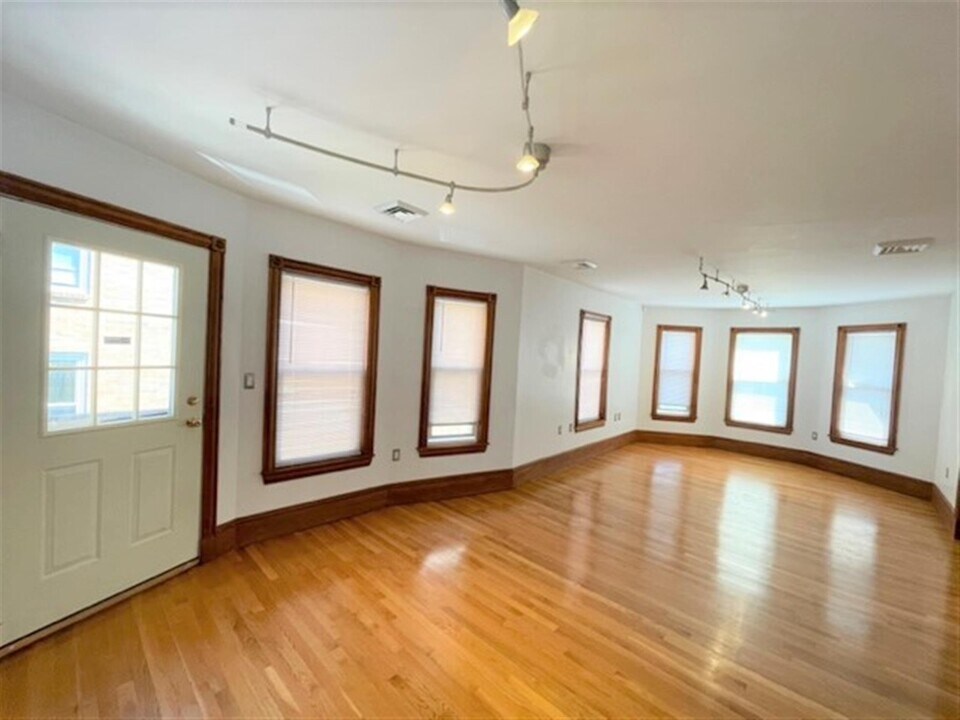 15 Conwell St in Somerville, MA - Building Photo
