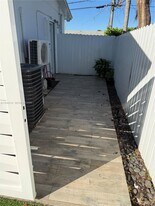 15740 SW 102nd Pl in Miami, FL - Building Photo