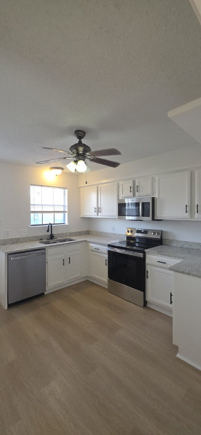 235 Vista Way in Benbrook, TX - Building Photo - Building Photo