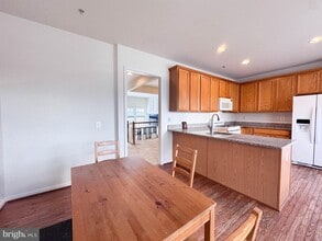 1682 White Oak Vista Dr in Silver Spring, MD - Building Photo - Building Photo