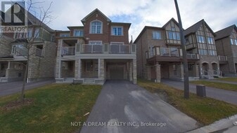 11 Bluegill Cres in Whitby, ON - Building Photo