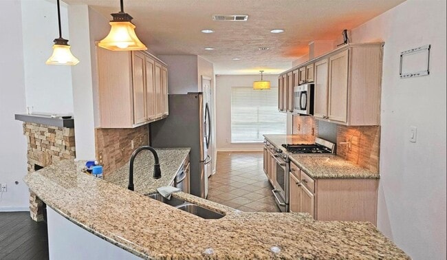 property at 1805 Oak Hollow Dr W