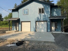 1976-1980 22nd Ave in Sweet Home, OR - Building Photo
