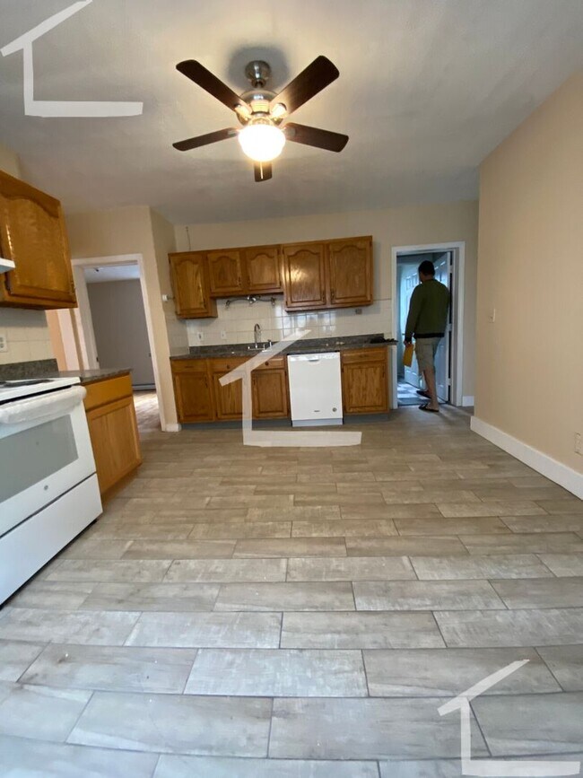 6 Village St in Worcester, MA - Building Photo - Building Photo