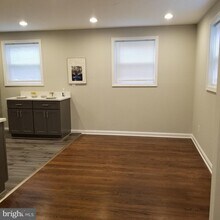 4704 Red Fox Rd in Rockville, MD - Building Photo - Building Photo