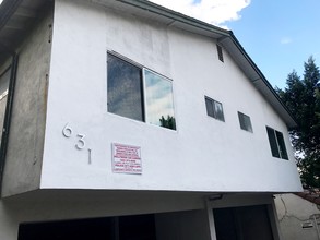 631-633 Parkman Ave in Los Angeles, CA - Foto de edificio - Building Photo