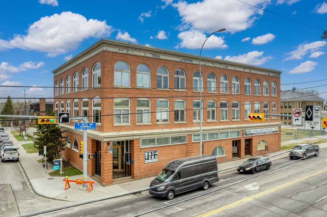 902 9 Ave SE in Calgary, AB - Building Photo