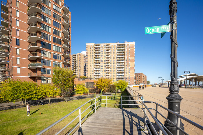 Brighton Towers A in Brooklyn, NY - Building Photo - Building Photo