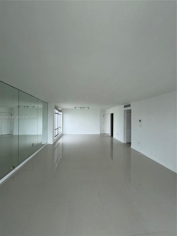 5750 Collins Ave in Miami Beach, FL - Building Photo - Building Photo