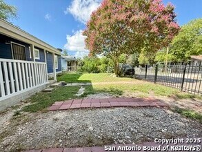 230 S San Gabriel Ave in San Antonio, TX - Building Photo - Building Photo