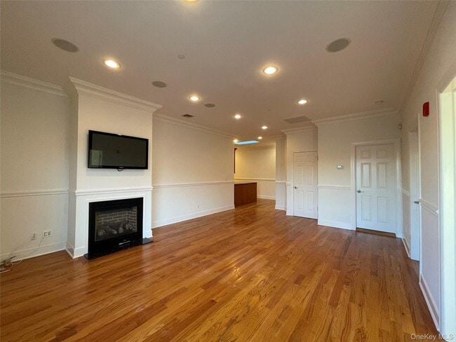 17 Green St in Huntington, NY - Building Photo - Building Photo
