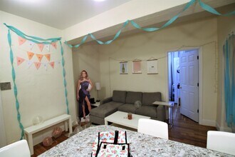 1999 Commonwealth Ave, Unit 5 in Boston, MA - Foto de edificio - Building Photo