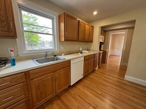 74 Brock St, Unit 1 in Boston, MA - Foto de edificio - Building Photo