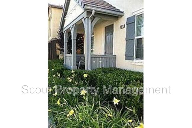 31875 Domenoe Way in Temecula, CA - Building Photo - Building Photo