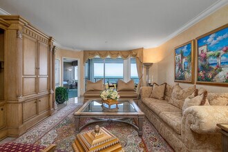 7117 Pelican Bay Blvd in Naples, FL - Building Photo - Building Photo