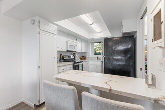 2475 Jefferson St, Unit 103 in Carlsbad, CA - Building Photo - Building Photo