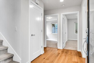 2514 Yale Ave E in Seattle, WA - Building Photo - Building Photo