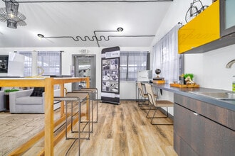 The Row in San Antonio, TX - Foto de edificio - Building Photo